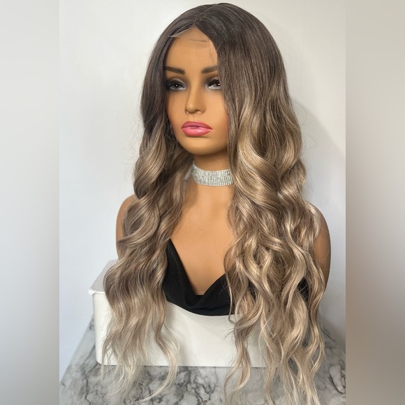 Invisible Lace  front Closure Balayage Blonde Wig 26 Inch long - Realistic - Picture 1 of 7